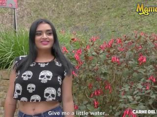 Julia cruz e lëngëshme bythë colombiana latine adoleshent merr njëpasnjëshëm në treshe jashtë xxx video tregon