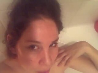 Dj لا القمر accidentally أشرطة الفيديو الحلمات في حوض الاستحمام: بالغ قصاصة 6c